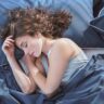 rimedi naturali ed erbe rilassanti per favorire un riposo rigenerante